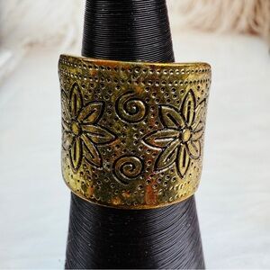 Bohemian shake Floral Patterned Brass size 7 adjustable stretch statement ring
